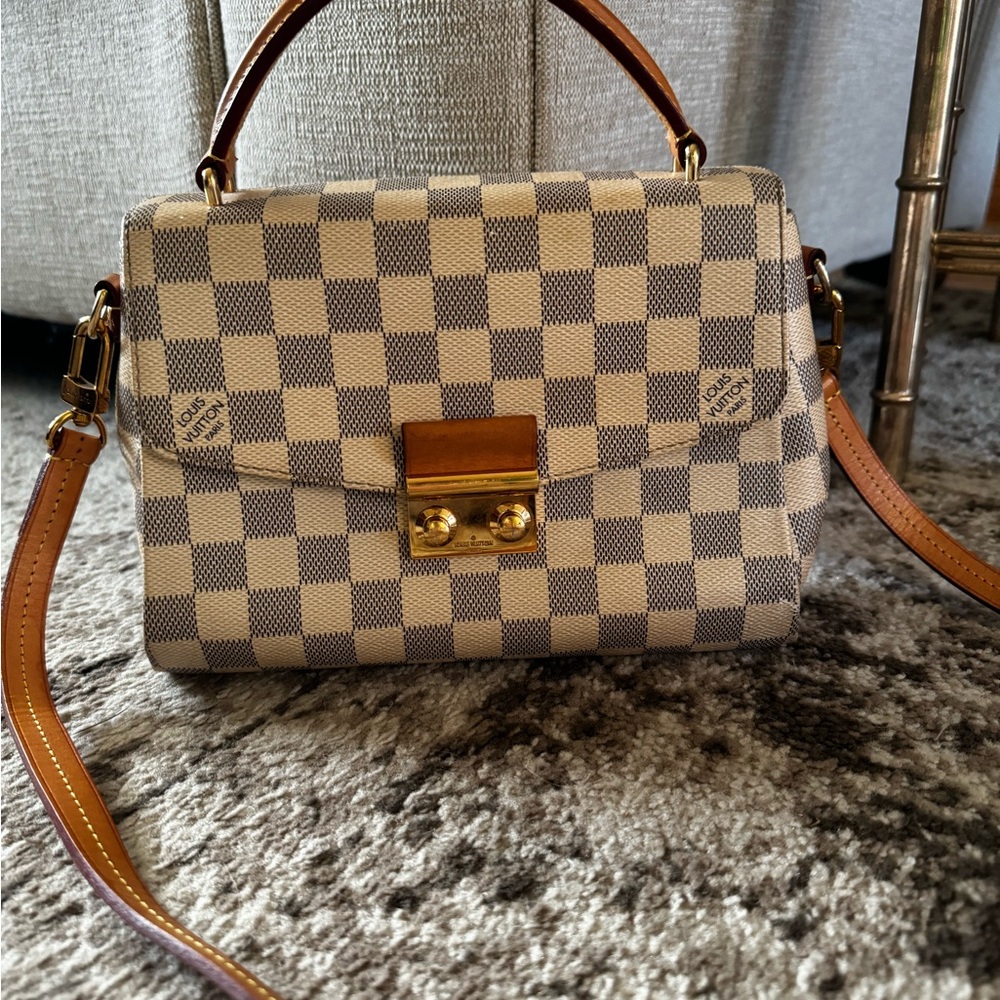 Louis Vuitton Croisette Damier
Azur Handbag w/Shoulder Strap